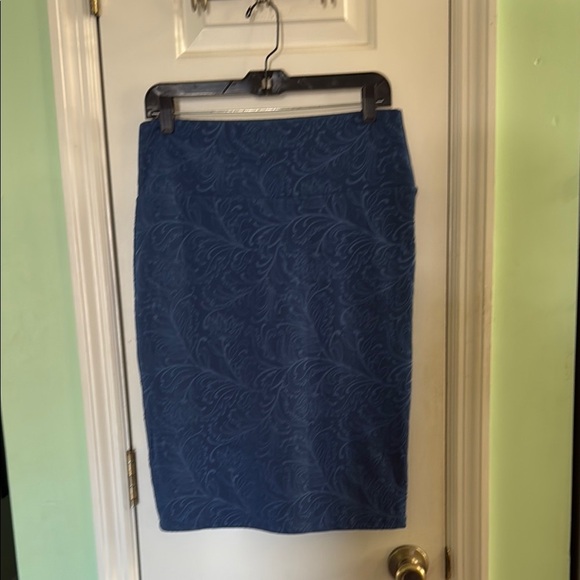 LuLaRoe Blue Flower Embossed Pencil Skirt Versatile Day 2 Night Comfy Size M - Picture 1 of 5